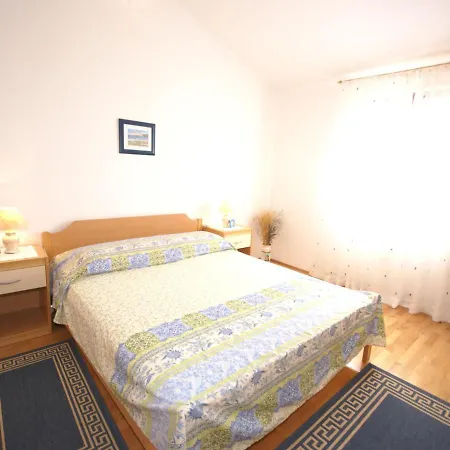 Spacious And Comfortable House With Beautiful Garden Near Tar And Beach 900 M