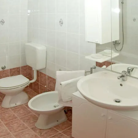 Spacious And Comfortable House With Beautiful Garden Near Tar And Beach 900 M * Tar-Vabriga