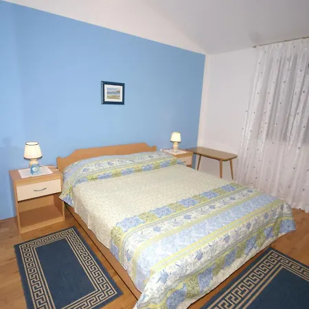Spacious And Comfortable House With Beautiful Garden Near Tar And Beach 900 M Vakantiehuis