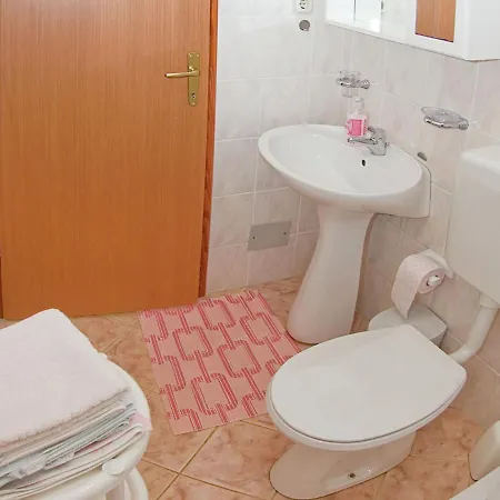 Hébergement de vacances Spacious And Comfortable House With Beautiful Garden Near Tar And Beach 900 M *