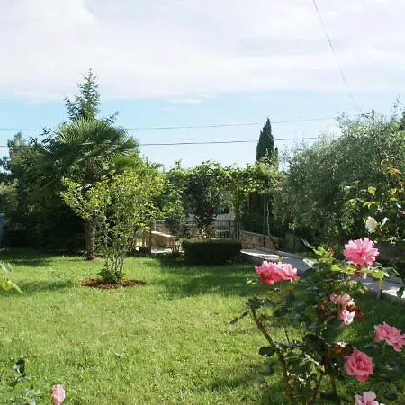 Holiday home Spacious And Comfortable House With Beautiful Garden Near Tar And Beach 900 M *