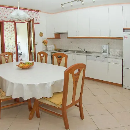 Holiday home Spacious And Comfortable House With Beautiful Garden Near Tar And Beach 900 M *